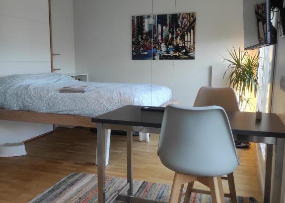 Issy-les-Moulineaux Apartment | Studio avec terrasse proche des transports.
