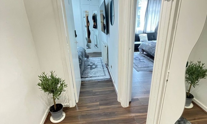Maida Vale Apartment | Studio B– Elegant Chic Retreat Near London Landmarks