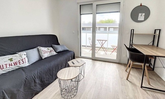 Saint-Jean-d'Illac Apartment | Studio, balcony and parking between Bordeaux and Bassin d'Arcachon