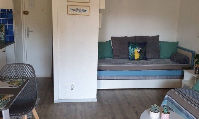 Giens Apartment | Studio by the sea, private parking, beautiful garden terrace, sandy beach 50m