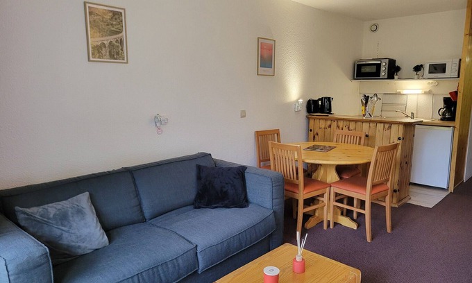 Arc-2000 Apartment | Studio cabin near station center with balcony, free WiFi