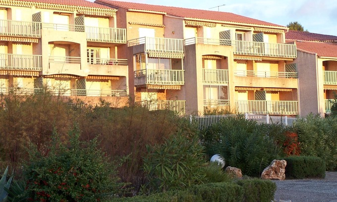 Agay House | Studio cabin, sea view in Agay, 2 * for 2 adults + 2 children