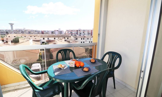 Le Grau-Du-Roi Apartment | Studio cabin terrace beach 550m and shops 100m