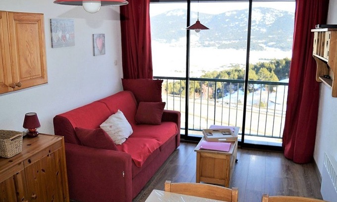 Les Angles Apartment | Studio cabin with equipped kitchenette and TV