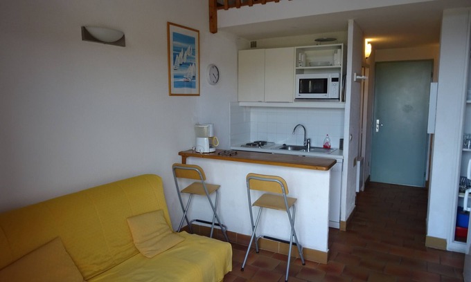 Le Lavandou Apartment | studio-cabin with mezzanine for 2/4 people