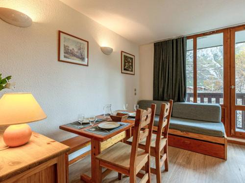 Val-d'Isere Apartment | Studio cabine au pied des pistes, idéal pour 4 personnes, proche village enfants, parking inclus - FR-1-694-66