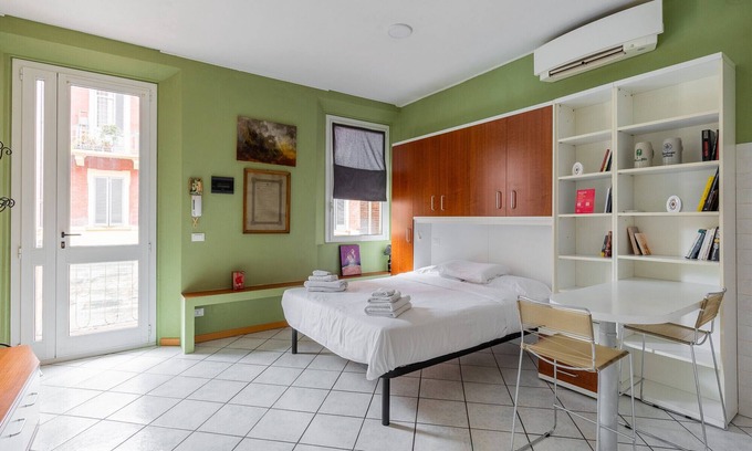 Historic Center Apartment | Studio Calari alle Mura by Wonderful Italy