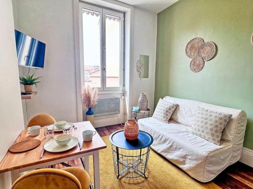 Charpennes - Charmettes Apartment | Studio central et confortable