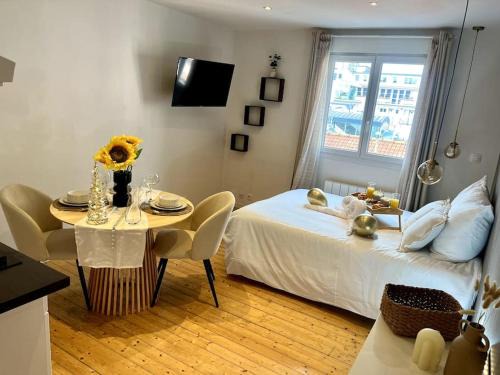 Anatole France Danton Apartment | Studio Centre Ville COTY