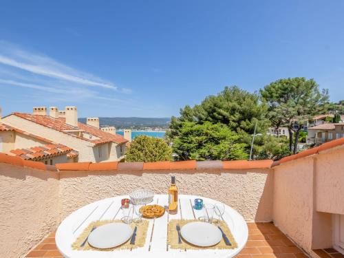 La Madrague Apartment | Studio Château de la Madrague-8 by Interhome