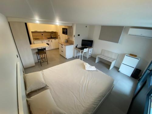 Grieges House | Studio chez l'habitant avec piscine commune