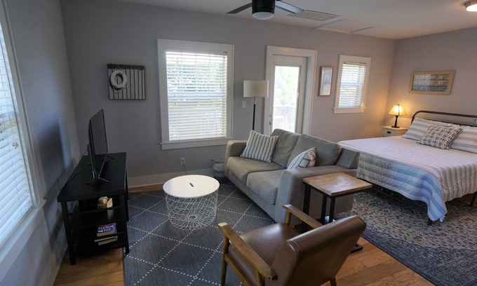 Historic Uptown Apartment | Studio Close to Downtown St Pete