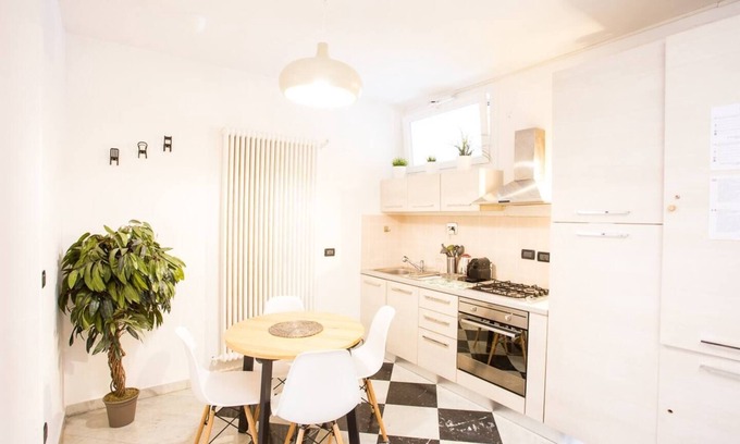 Bolognina Apartment | Studio close to the train station with flexible self check-in