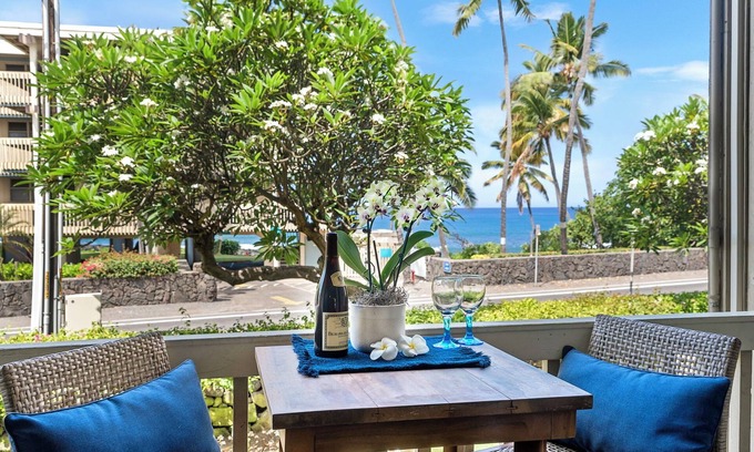 Kailua-Kona Condo | Studio condo #165 at the Kona Bali Kai in Kailua-Kona w/Ocean View