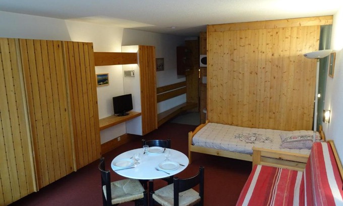 Arc-1600 Apartment | Studio cosy 3 pers à Arc 1600 - Ski aux pieds, proche commerces, balcon Sud, parking et Wifi inclus - FR-1-411-421