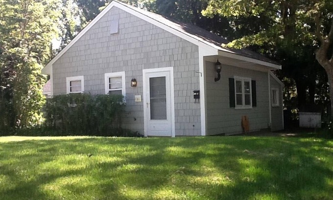 South Yarmouth Cottage | Studio Cottage 1,000' to the beach- South Yarmouth