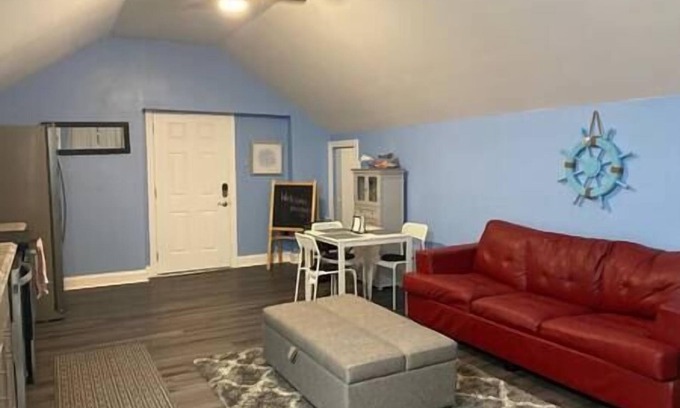 East Ocean View Apartment | Studio couple a few blocks from the beach!
