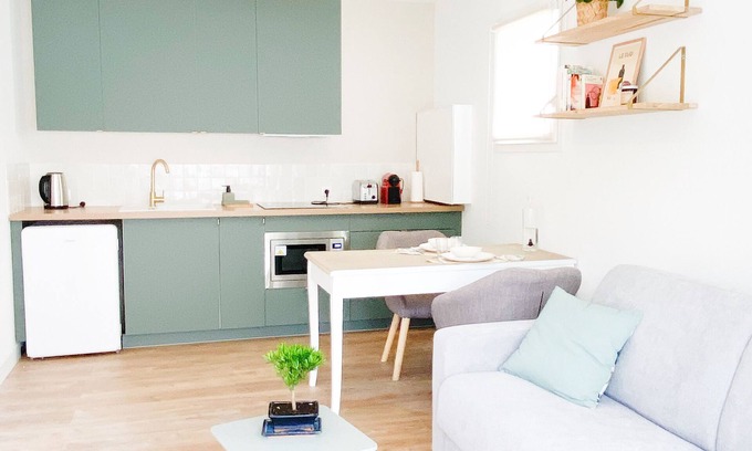 Gemenos Bed & Breakfast | Studio Dans Maison Piscine