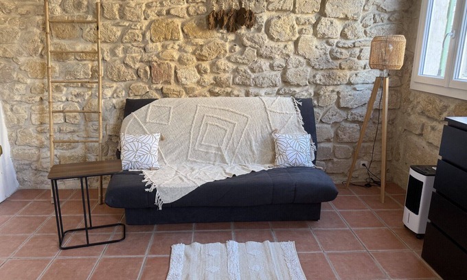 Salon-de-Provence Apartment | Studio de l'Horloge