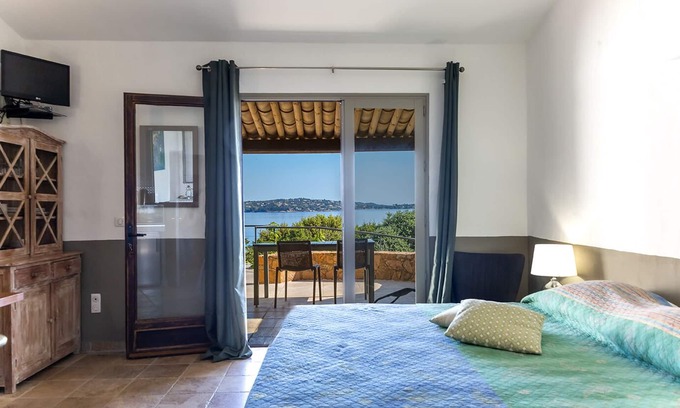 Porto-Vecchio Apartment | Studio-Ensuite with Shower-Sea view