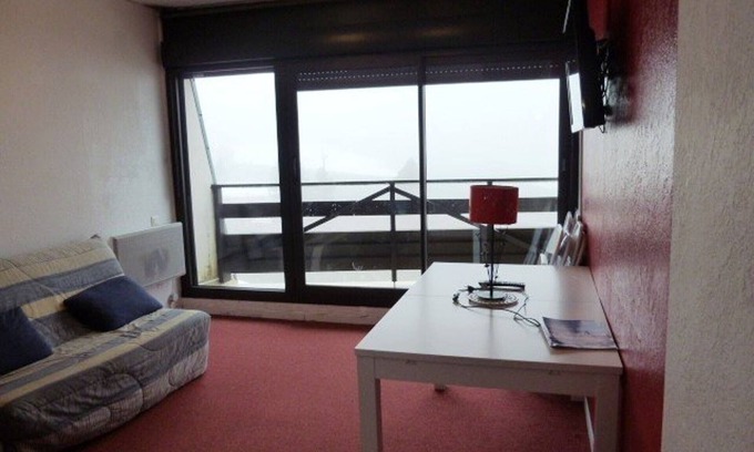 Arette Apartment | Studio for 6 at the slopes with balcony, ski locker, and free parking