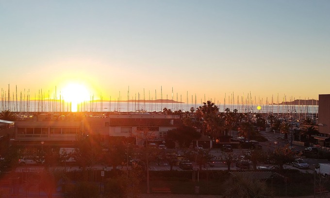 Toulon - Hyeres Apartment | Studio for rent in hyeres les palmier harbor with magnificent view of the golden islands