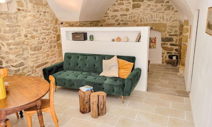 Montaren-et-Saint-Mediers Apartment | Studio Spacieux de Caractère