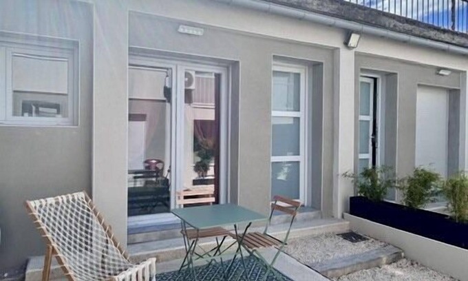 Saint-Paul-Trois-Chateaux Apartment | Studio-Suite-Ensuite with Shower