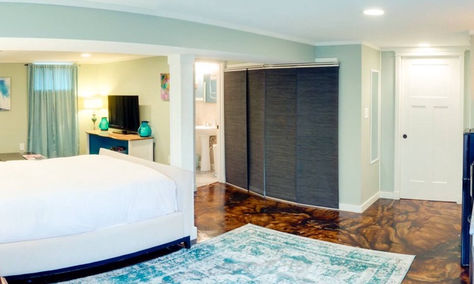 Columbia Apartment | Studio Guest Suite With Separate Entrance, Patio, Stylish Decor and + Amenities