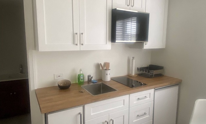 Granada Cottage | Studio House in Prime Location - close to Siesta Key Beach and Downtown
