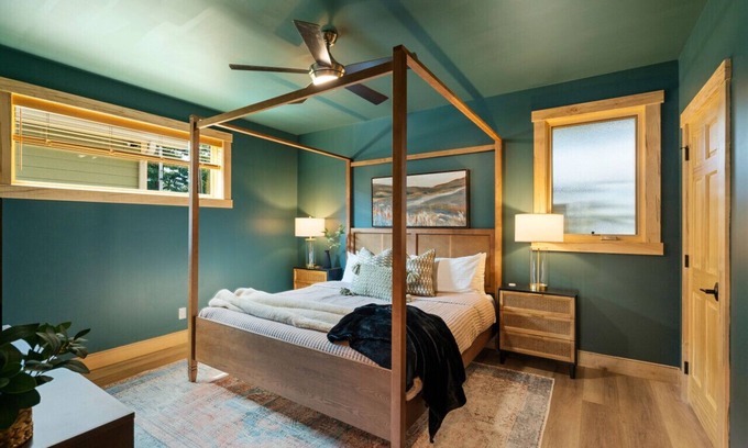 Black Mountain Apartment | Studio in DT Black MTN Walk to food!