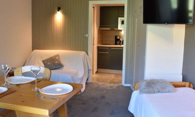 Meribel Apartment | Studio in Méribel with balcony and ski locker, near chairlift