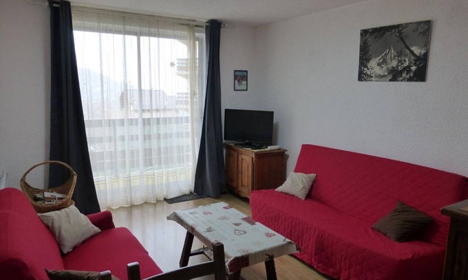 Le Sauze Apartment | Studio in Sauze center with balcony