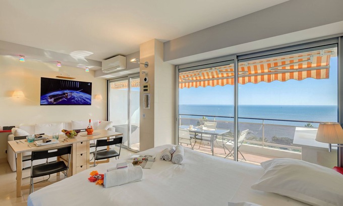Vallauris Apartment | Studio La Mirandole Sea View, Golfe-Juan, France