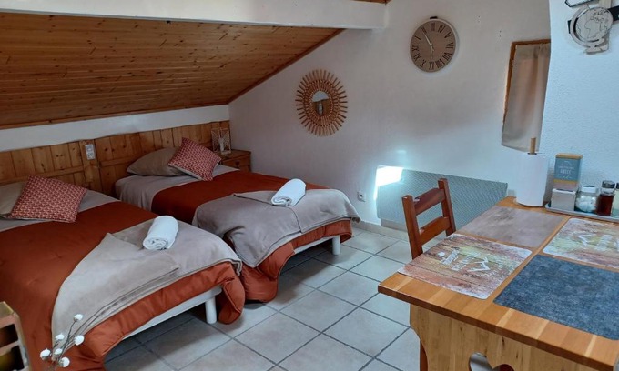 La Maurienne Apartment | STUDIO LE MONT-CENIS, GARAGE pour motards et cyclistes, gare a 800m