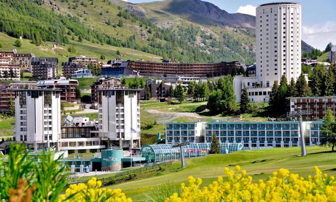 Pragelato Apartment | Studio Les Caribous Mountain Retreat