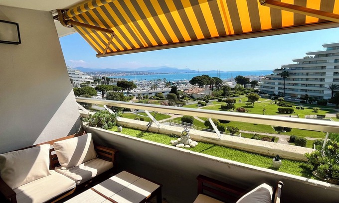 Villeneuve Loubet Beach Apartment | Studio Marina Baie - sea and garden view - air conditioning