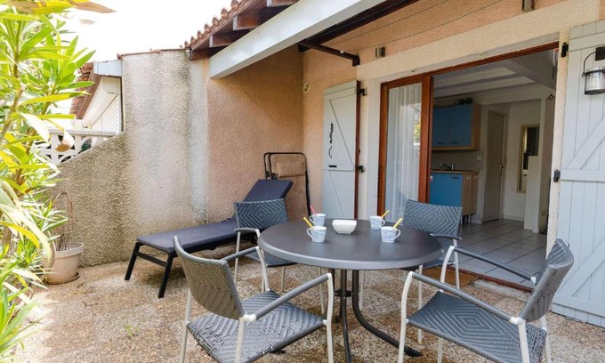 Les Ayguades Villa | Studio mezzanine avec piscine, terrasse et parking proche plage à Gruissan - FR-1-409-189