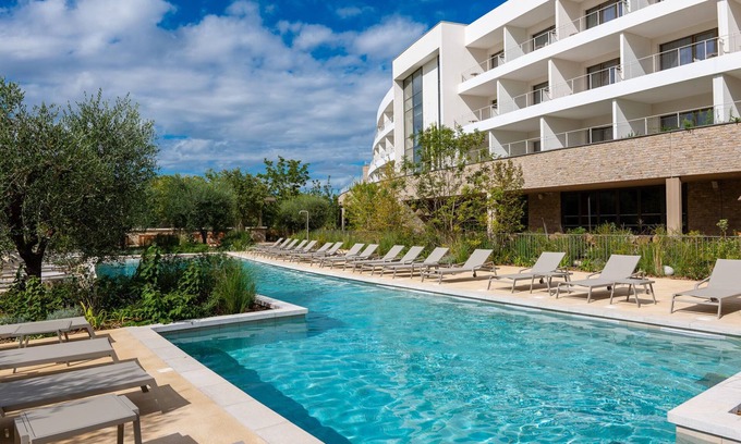 Baillargues Apartment | Studio Moderne | Vue Jardin | Piscine & Spa