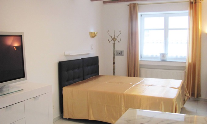 Memmingen Apartment | Studio No. 10 - Apartment Storchenfarbe