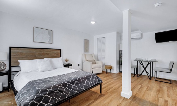 Tobin Hill Apartment | Studio Nr DT River Walk + Alamo | Games BBQ Yard