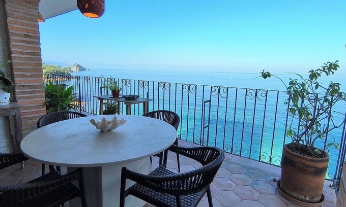 Boca de Tomatlan Condo | Studio on the beach and beautiful sea view