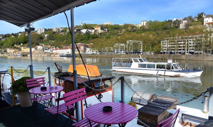 2nd Arrondissement Apartment | Studio Péniche, La Timonerie, Côté Lyon Perrache