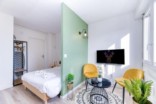 Quartier des Eaux-Claires Apartment | Studio parking gratuit, wifi - fibre, confort éclairé