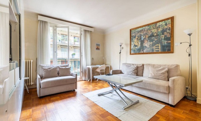 Porte-Dauphine Apartment | Studio Porte Dauphine Avenue Foch#2pers.