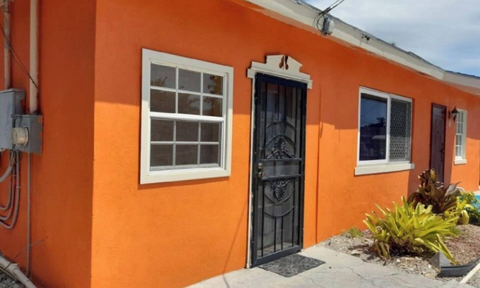 Regency Park Apartment | Studio - Regency Rental