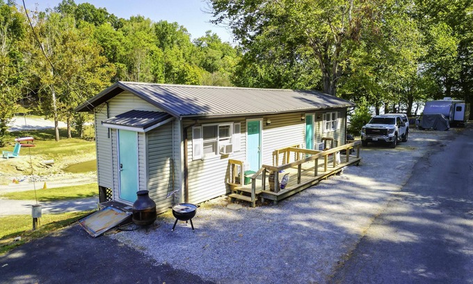 Eddyville Apartment | Studio Rental (Sleeps 1-4) - Studio style unit with small kitchen, bathroom, & 2 Queen Beds
