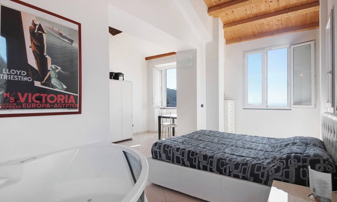 Bonassola Apartment | Studio "Serra Monolocale" with Terrace & A/C