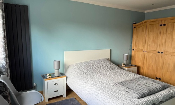 Birmingham Apartment | Studio- Sleeps 2- Free WiFi- Luxury Shower