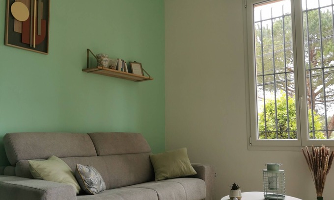 Vallauris Apartment | Studio Sous L'olivier